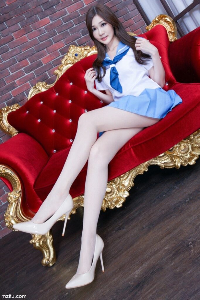成熟迷人的美少妇，美腿纤细白皙真性感-小鹿图库