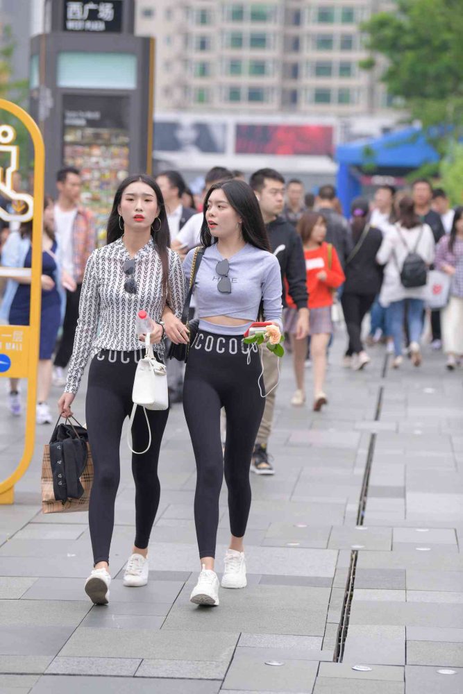 【免费】逛街的两个瑜伽裤姑娘【40P】04030-小鹿图库