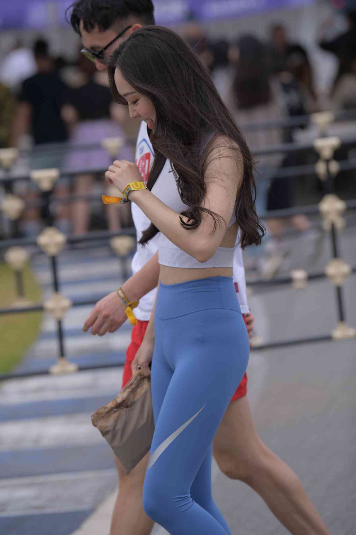 图片[1]-陪男朋友逛街的瑜伽裤女孩【74P】04034-小鹿图库