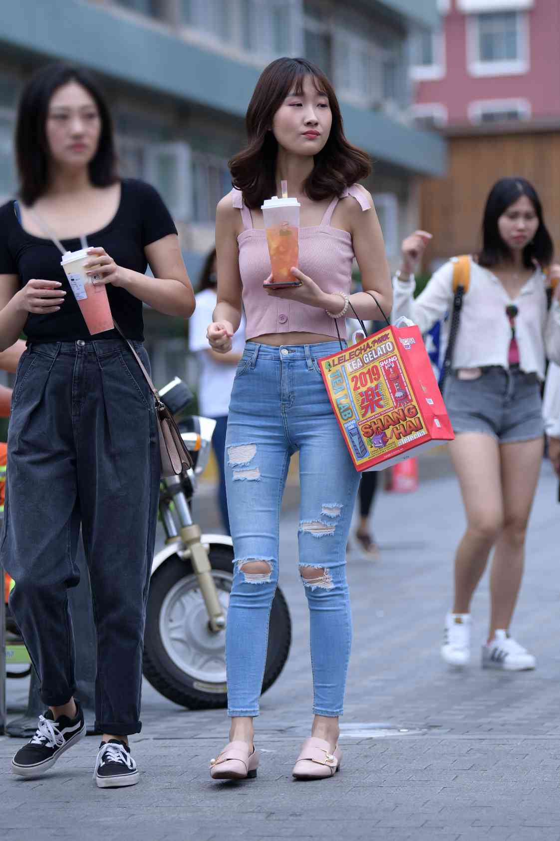 图片[2]-【免费】紧身牛仔裤女生【18P】04014-小鹿图库