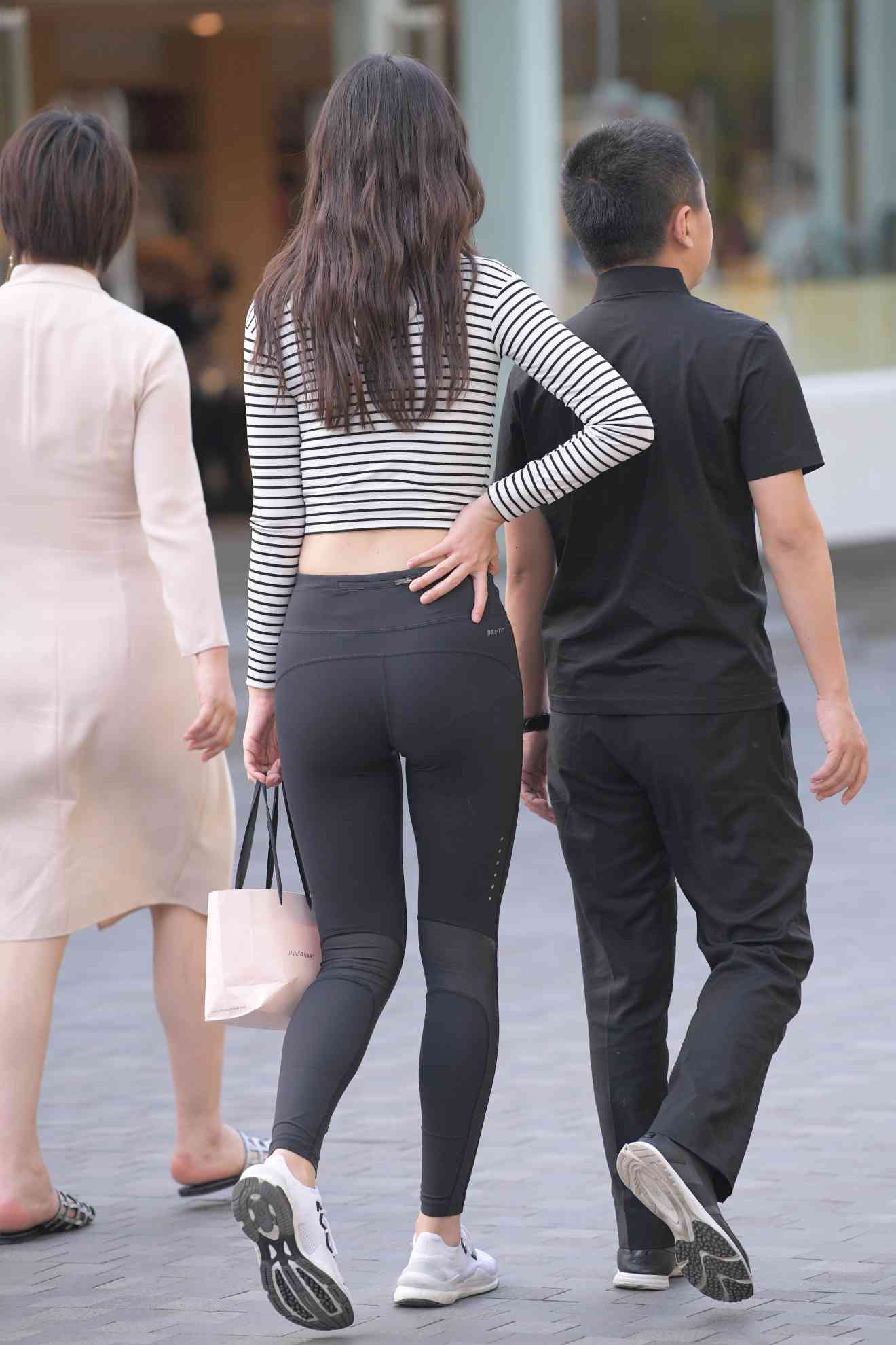 图片[3]-【免费】逛街的瑜伽裤女人【23P】04033-小鹿图库