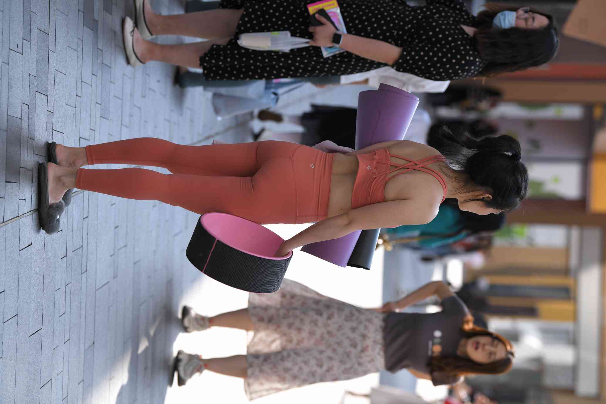 图片[2]-练瑜伽的姑娘【176P】04028-小鹿图库