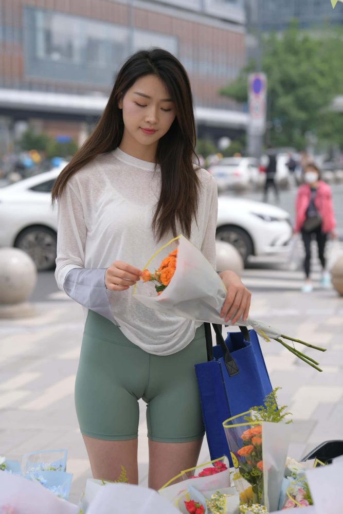 路边买花的白衣长发姑娘【884P】J5726-小鹿图库