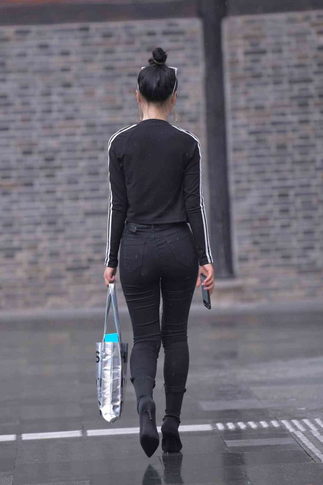 【免费】酷酷的紧身牛仔裤女人【7P】04038-小鹿图库