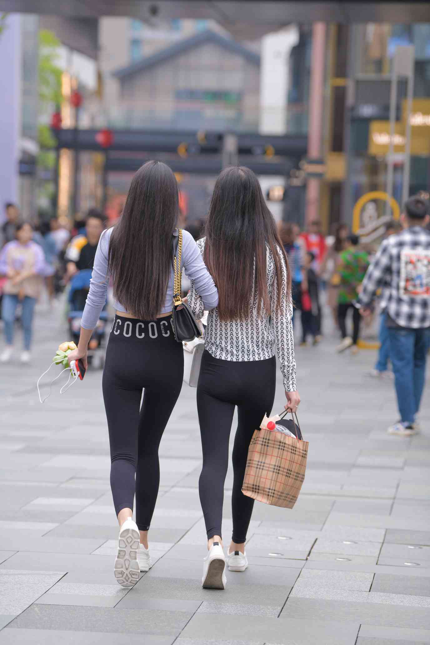 图片[4]-【免费】逛街的两个瑜伽裤姑娘【40P】04030-小鹿图库