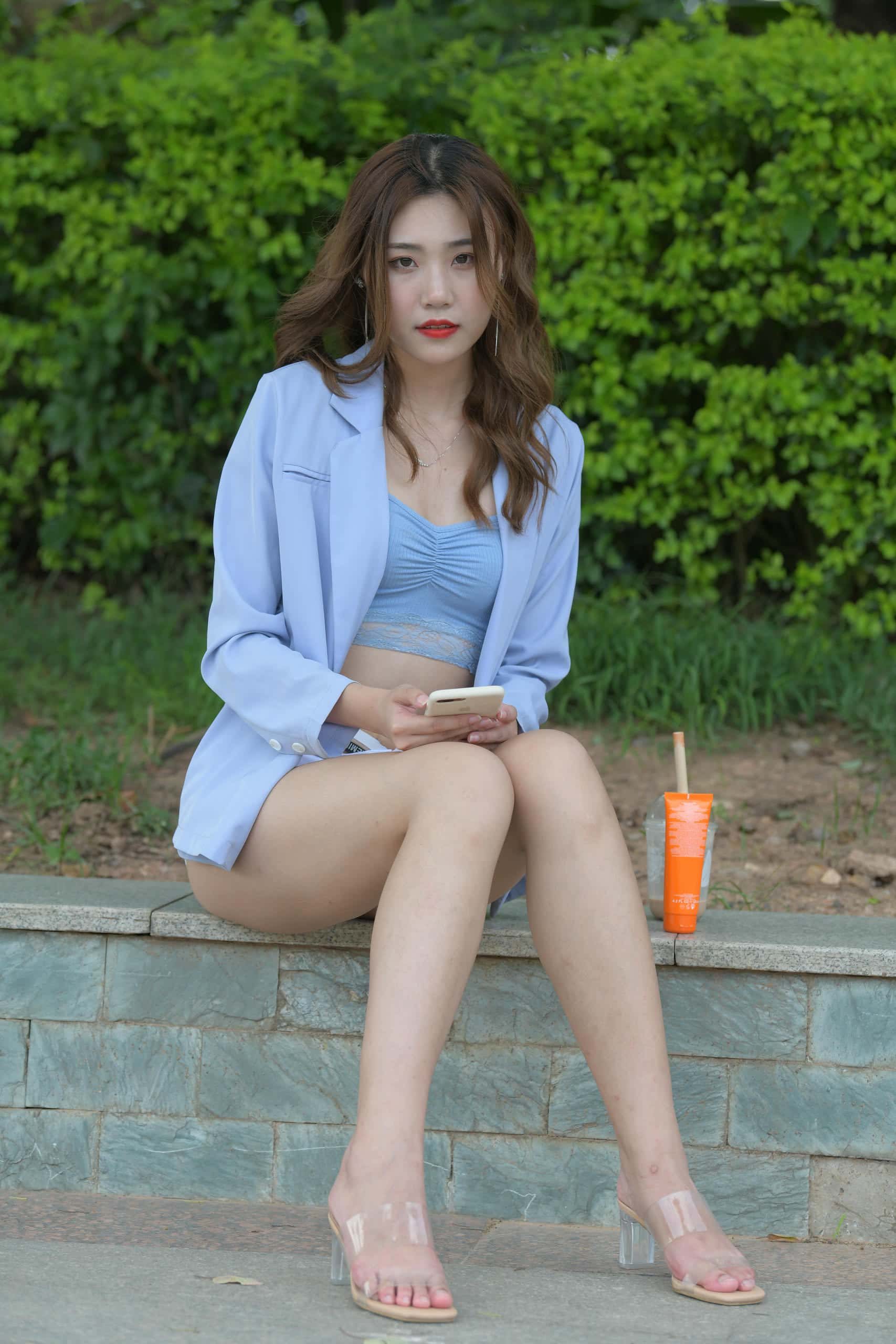 图片[1]-白色热裤女孩【1133P】J1680-小鹿图库