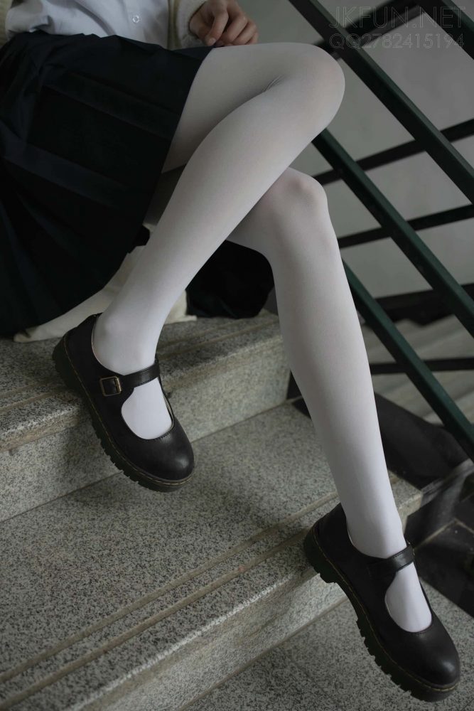 甜美可人的白丝姑娘【127P】J2555-小鹿图库