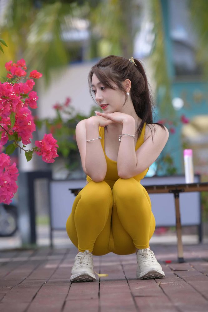 长相甜美的瑜伽裤女孩【695P】DM6305-小鹿图库