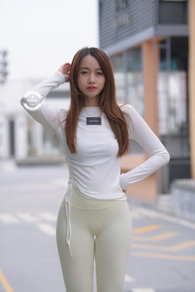 漂亮的白色瑜伽裤女孩 J1441 696P1V-21.4GB-小鹿图库