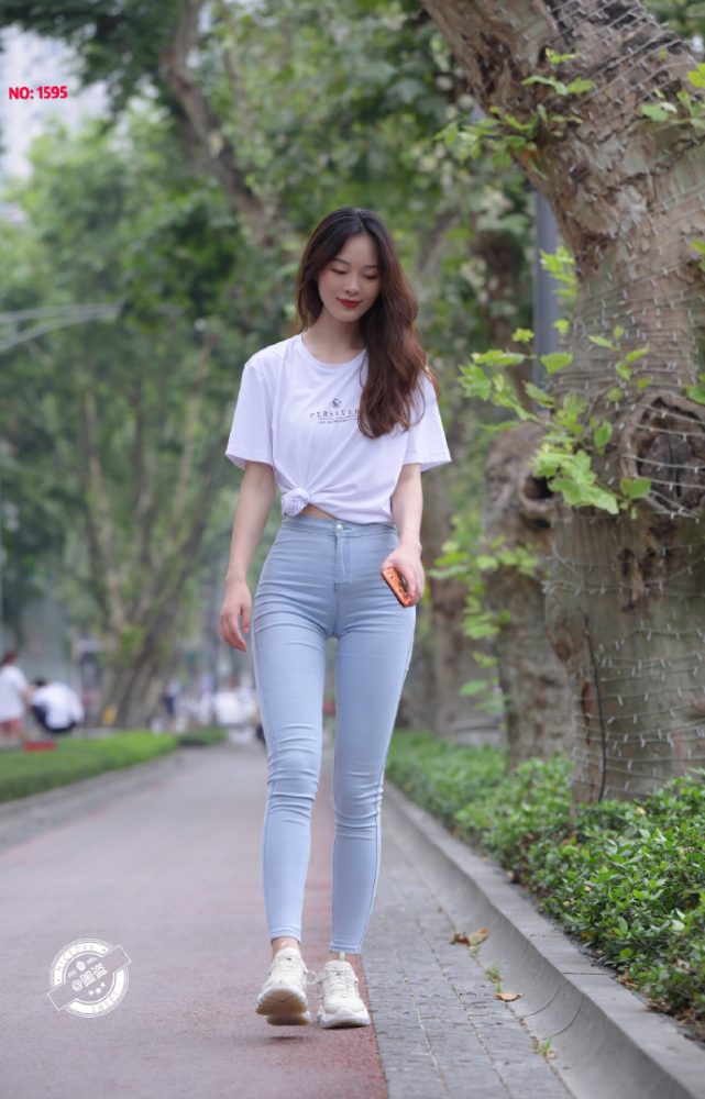 个子非常高的紧身牛仔裤女孩J2065 879P1V-25.5GB-小鹿图库