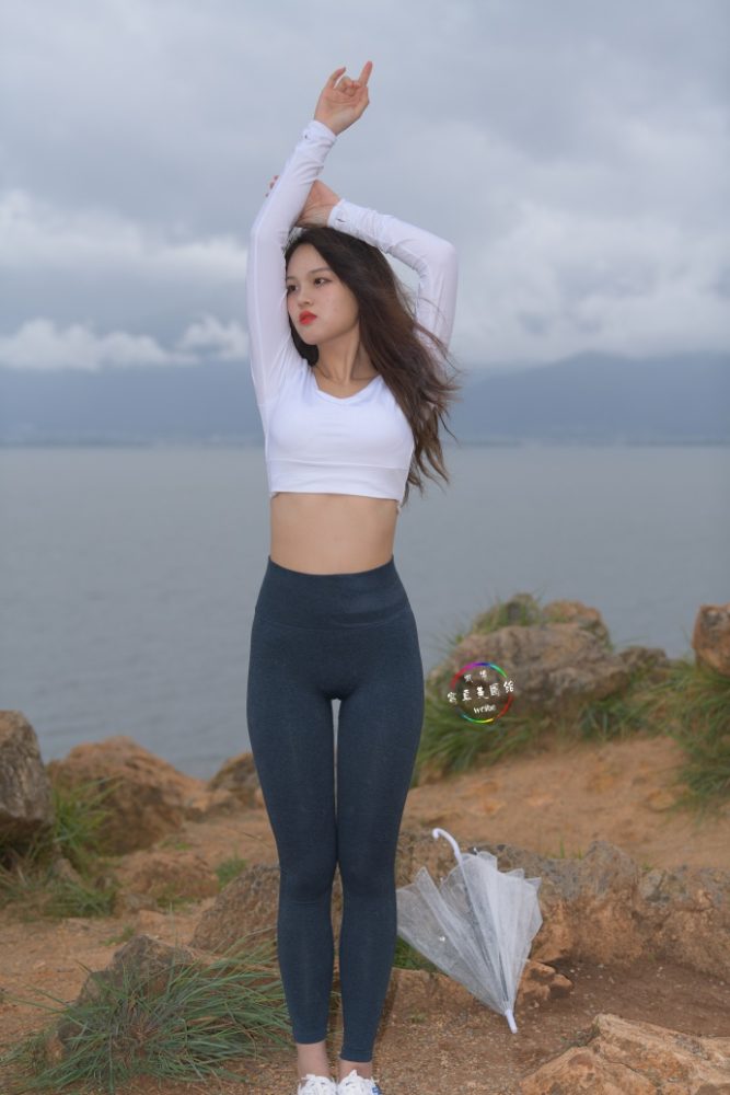 深蓝色瑜伽裤甜美女孩 J1320 514P2V-17.5GB-小鹿图库