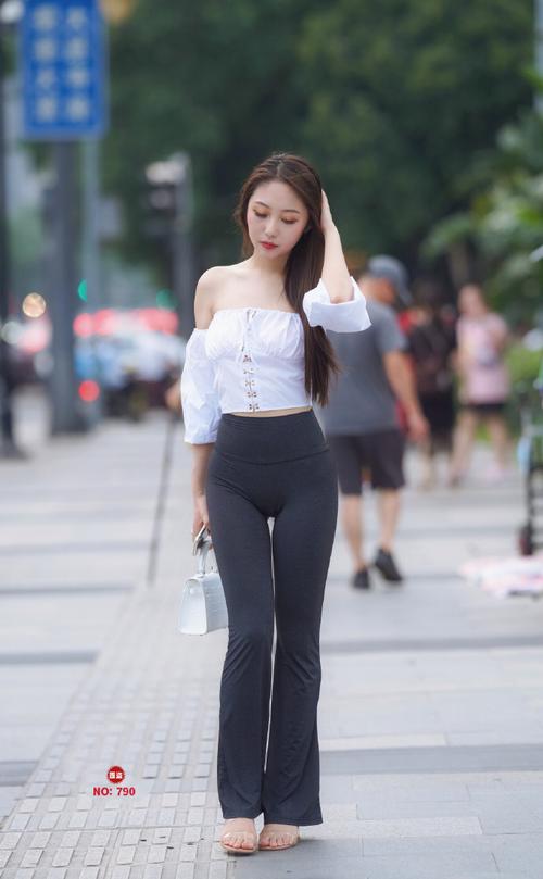 身材非常哇塞的瑜伽裤女孩  J1333 521P6V-21.6GB-小鹿图库