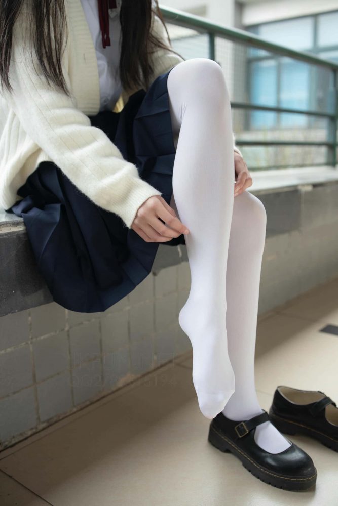 甜美可人的白丝姑娘【127P】J2555-小鹿图库