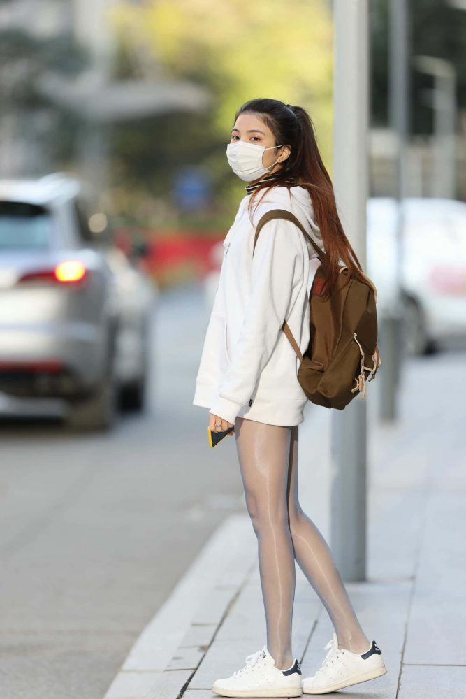 偶遇路边清纯的油亮丝袜少女【205P】J2262-小鹿图库