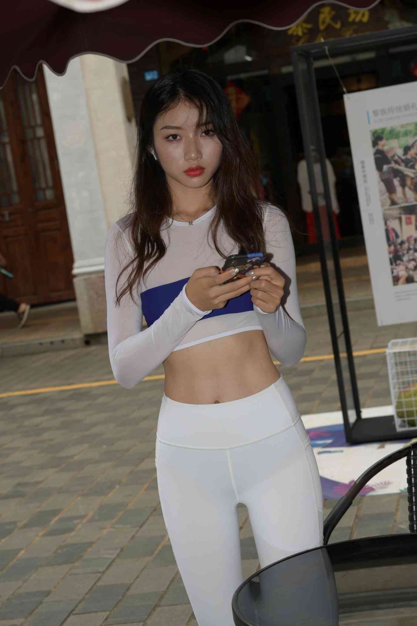 图片[3]-白色瑜伽裤好身材女孩【530P】04041-小鹿图库