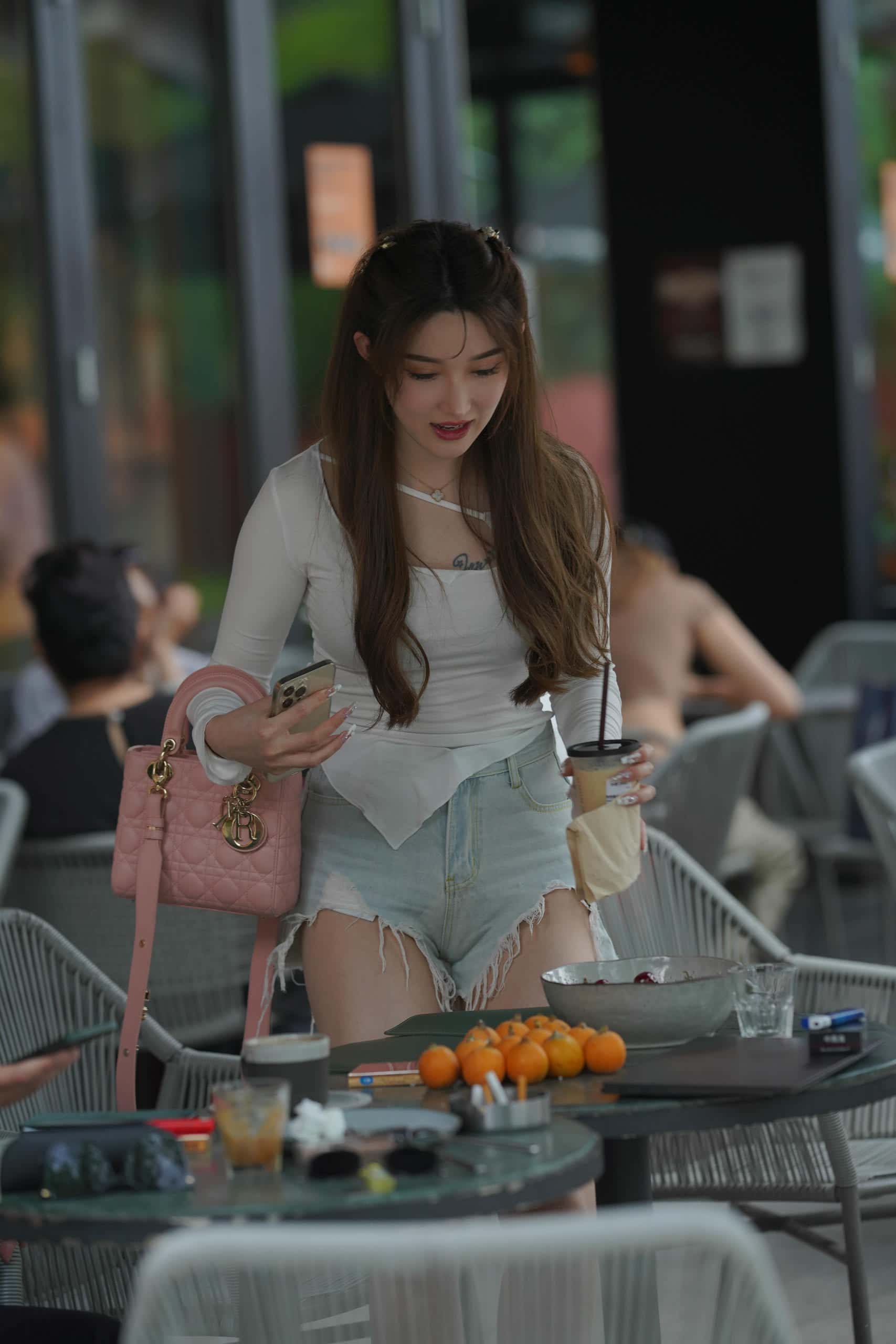 图片[5]-破洞牛仔短裤女孩【217P】J2994-小鹿图库