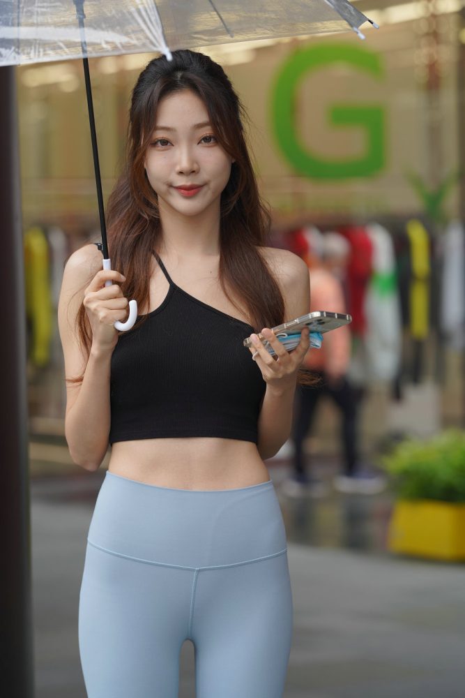 大眼睛瑜伽裤女孩J2903 988P8V-37.6GB-小鹿图库