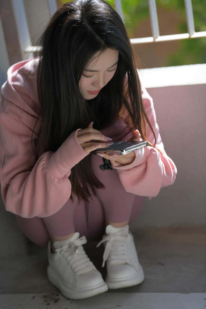 在外面拍照的粉色系女孩【653P】J6238-小鹿图库