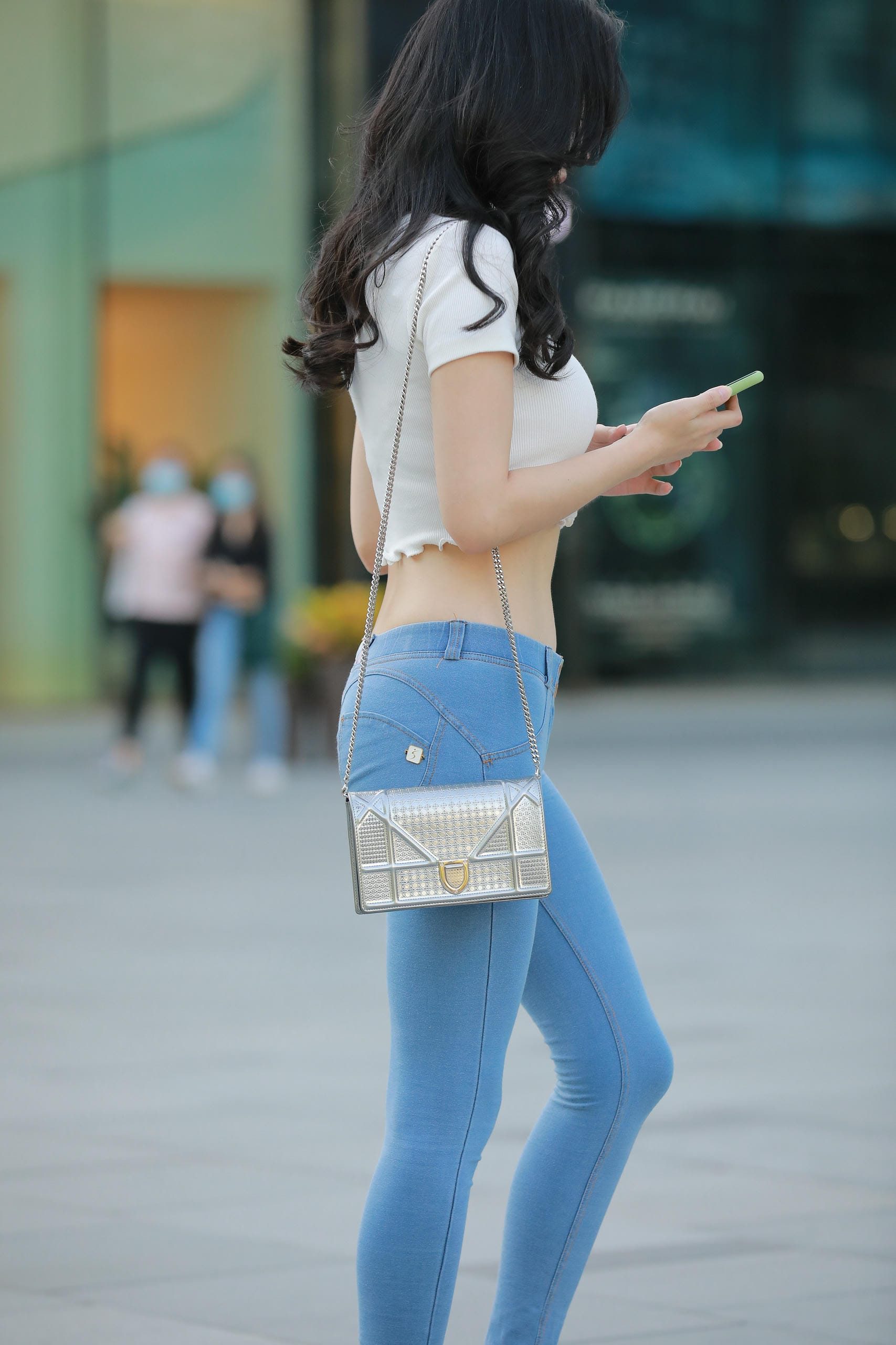 图片[1]-非常漂亮的紧身牛仔裤女孩【114P】J4016-小鹿图库