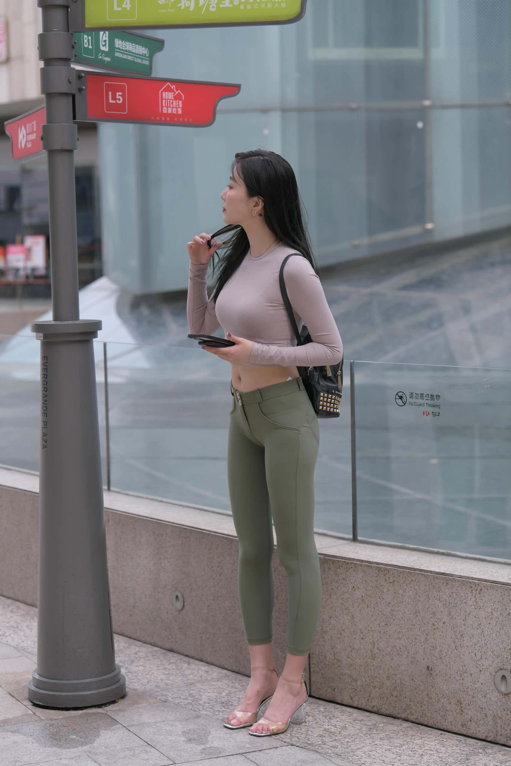 图片[2]-紧身牛仔裤身材很好的女人【529P】J2060-小鹿图库
