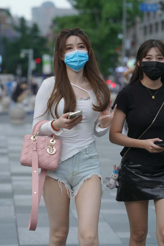 破洞牛仔短裤女孩【217P】J2994-小鹿图库