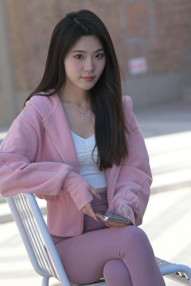 在外面拍照的粉色系女孩【653P】J6238-小鹿图库