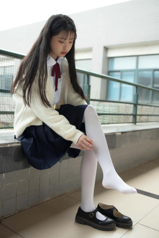 甜美可人的白丝姑娘【127P】J2555-小鹿图库