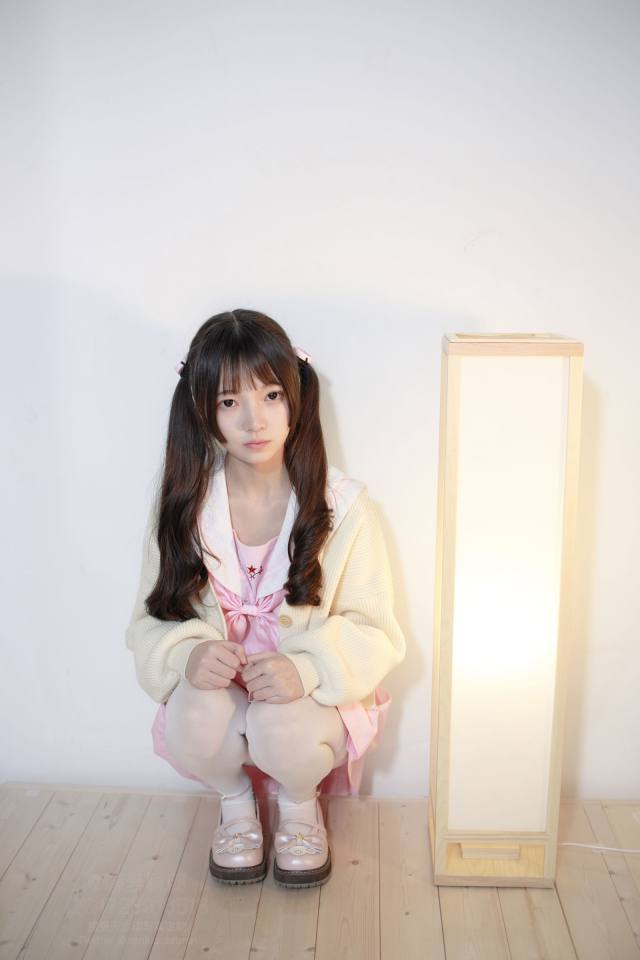 图片[2]-好像有什么心事的白丝双马尾女孩【59P】20022-小鹿图库