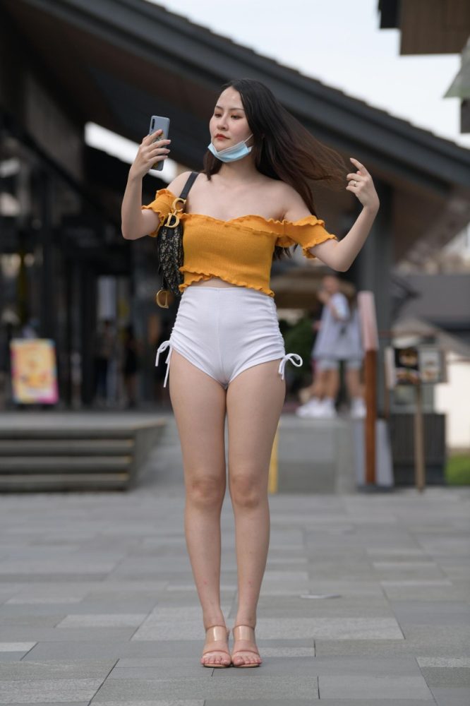 高腰白色短裤的漂亮女孩【767P】00065-小鹿图库