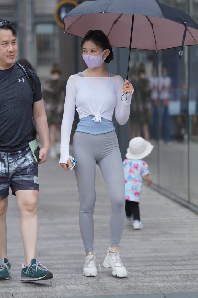 街拍逛街的瑜伽裤小女人  J2874 36P-469MB-小鹿图库