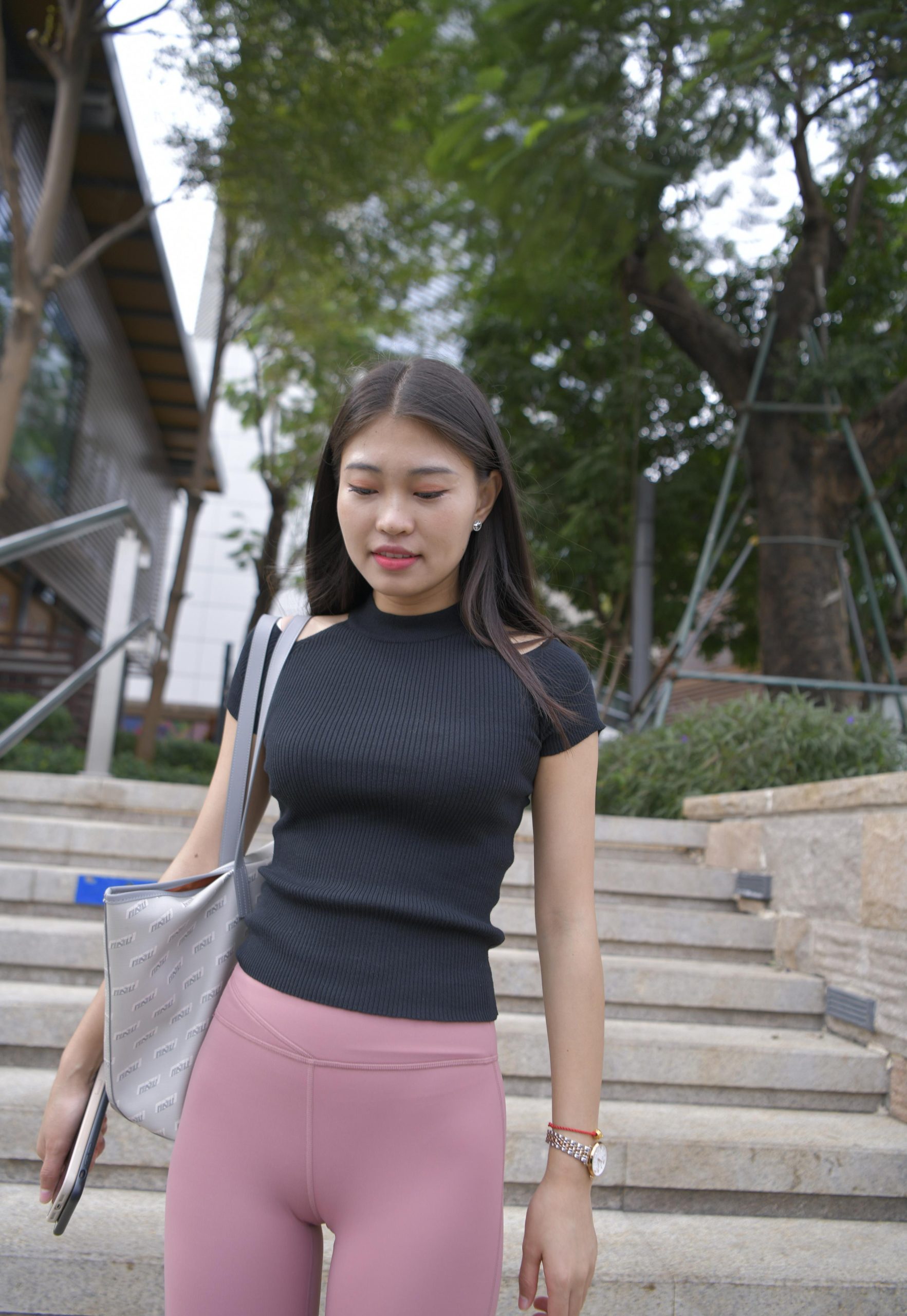 图片[2]-走在街头的瑜伽裤小女人 J1530 213P1V-9.18GB-小鹿图库