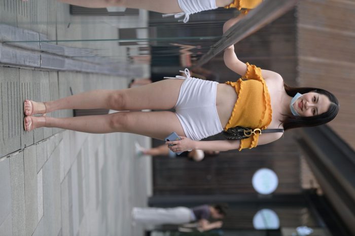 高腰白色短裤的漂亮女孩【767P】00065-小鹿图库