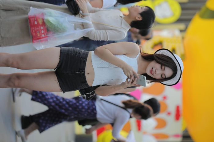 非常时尚阳光的牛仔热裤女孩【808P】00064-小鹿图库