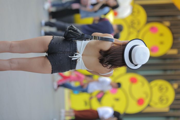 非常时尚阳光的牛仔热裤女孩【808P】00064-小鹿图库