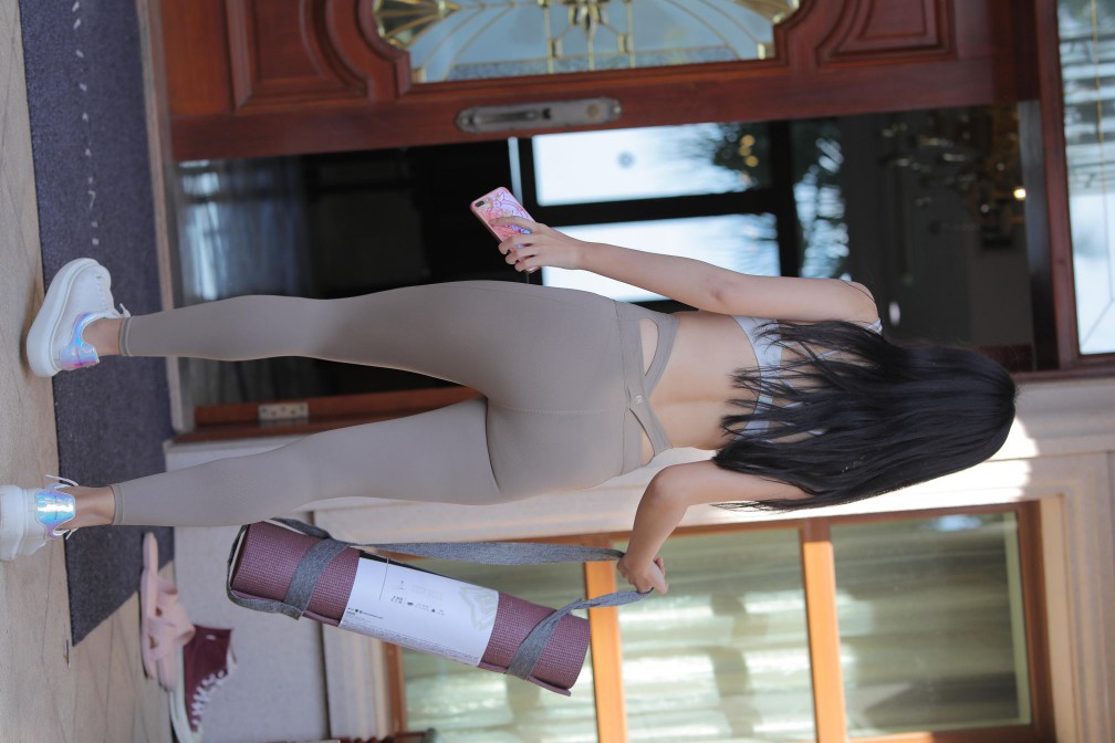 图片[5]-灰色瑜伽裤温柔的女孩【369P】00058-小鹿图库