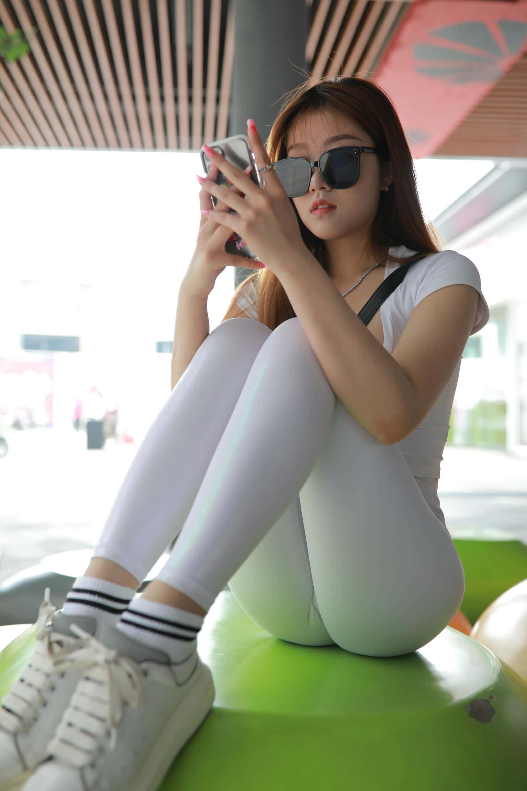 图片[3]-看上去拽拽的瑜伽裤女孩【425P】J1695-小鹿图库