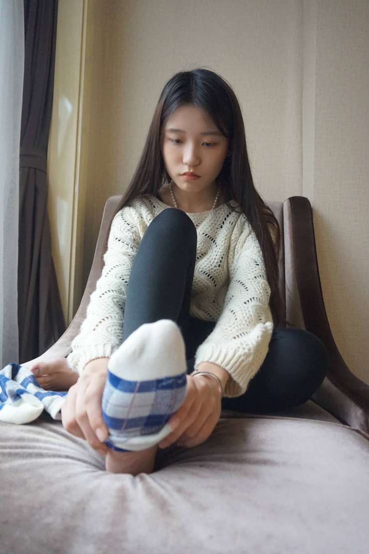 图片[5]-眼神很清澈的赤脚女孩【59P】20020-小鹿图库