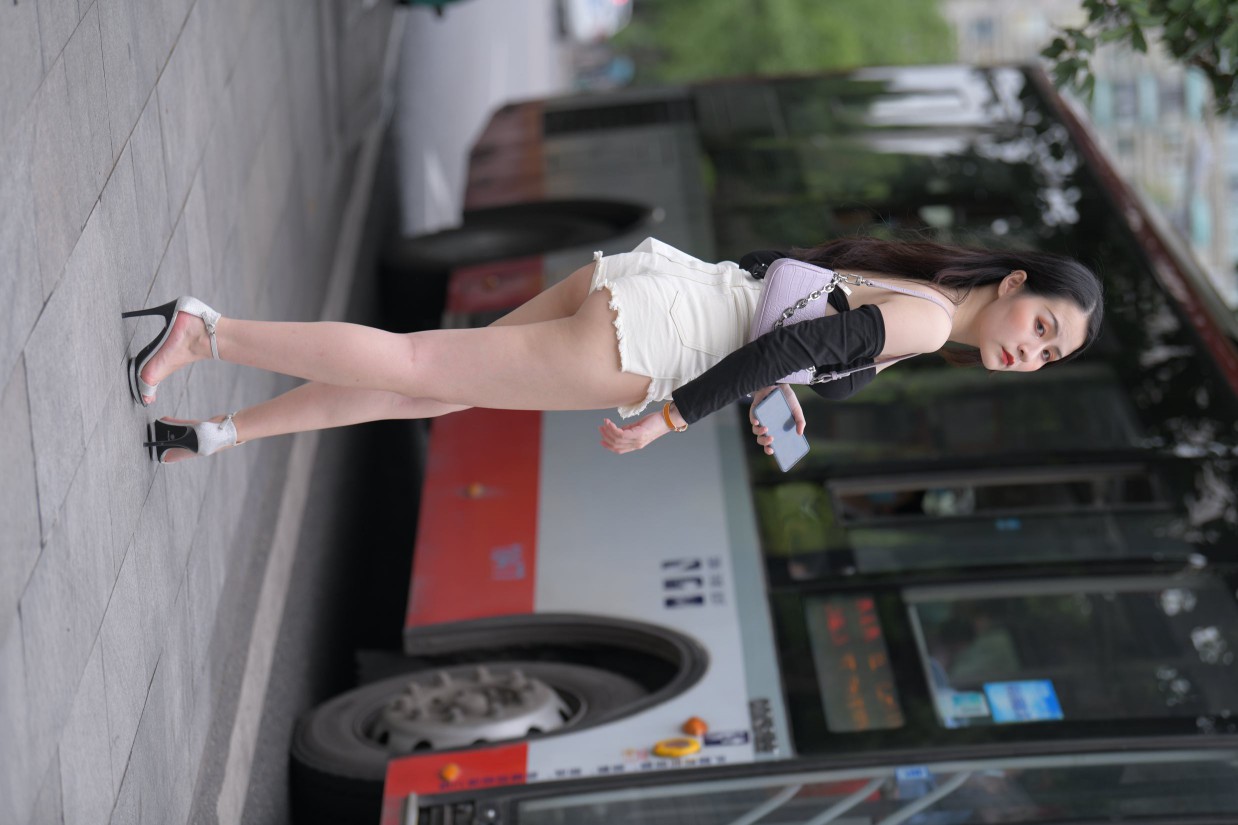 图片[3]-长发飘飘的白色热裤美丽女孩【49P】00029-小鹿图库