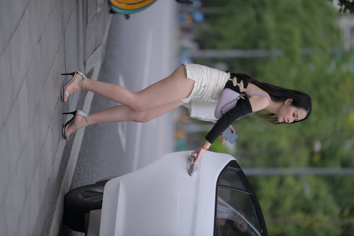 图片[6]-长发飘飘的白色热裤美丽女孩【49P】00029-小鹿图库