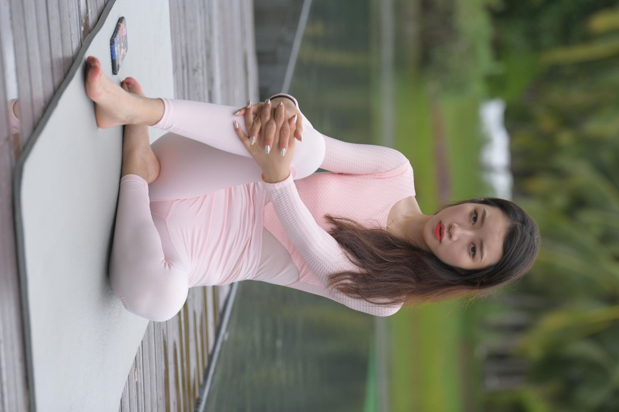 图片[7]-很漂亮眼睛也很大的白色瑜伽裤女孩【249P】00063-小鹿图库