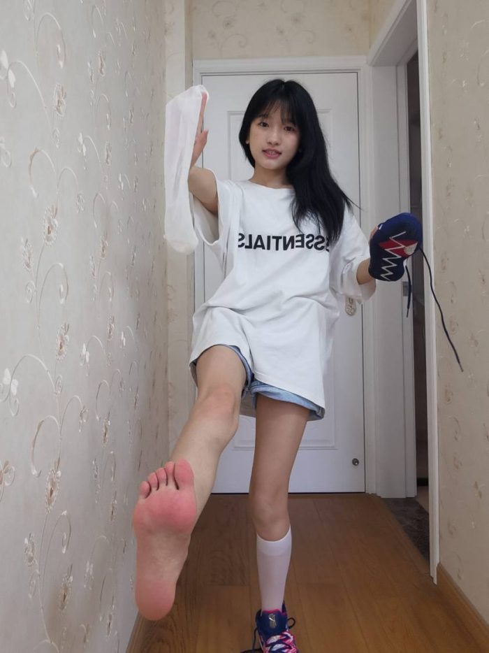 调皮的白袜女孩【149P】20017-小鹿图库