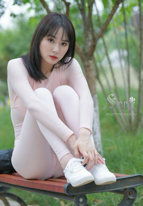 图片[2]-粉粉的瑜伽裤女孩太可爱了 J2090 854P1V-30.4GB-小鹿图库
