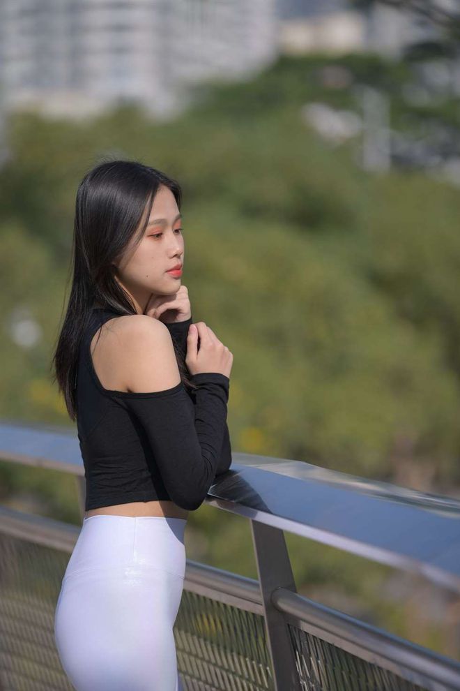 图片[4]-穿紧身白裤的端庄女孩 J1436 674P1V-22.2GB-小鹿图库