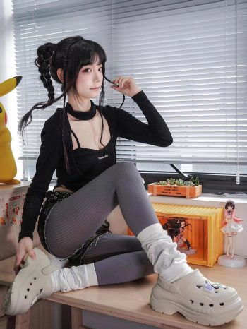 图片[9]-牛仔热裤+灰丝姑娘玩自拍-小鹿图库