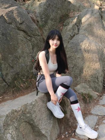 图片[7]-爱爬山的瑜伽裤MM，太甜美了！~-小鹿图库