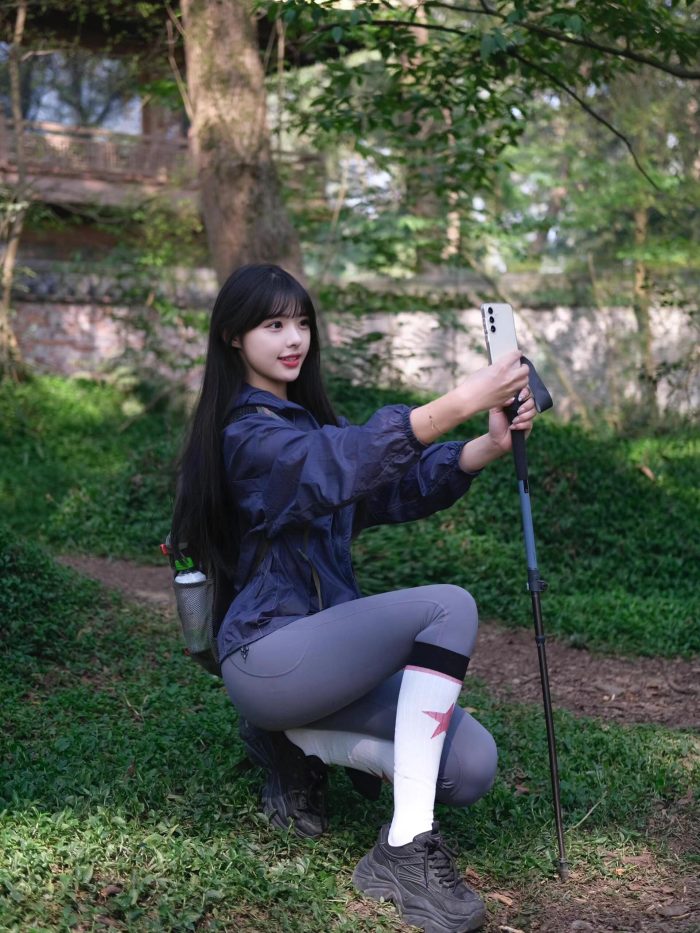 爱爬山的瑜伽裤MM，太甜美了！~-小鹿图库