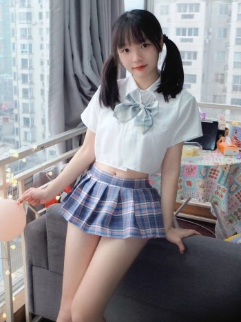 图片[7]-网格丝袜的清纯双马尾小姑娘-小鹿图库