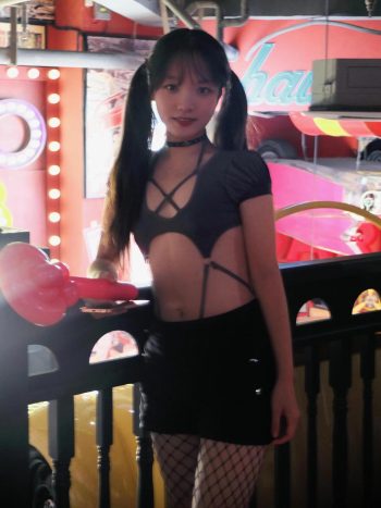 图片[2]-网格丝袜的清纯双马尾小姑娘-小鹿图库