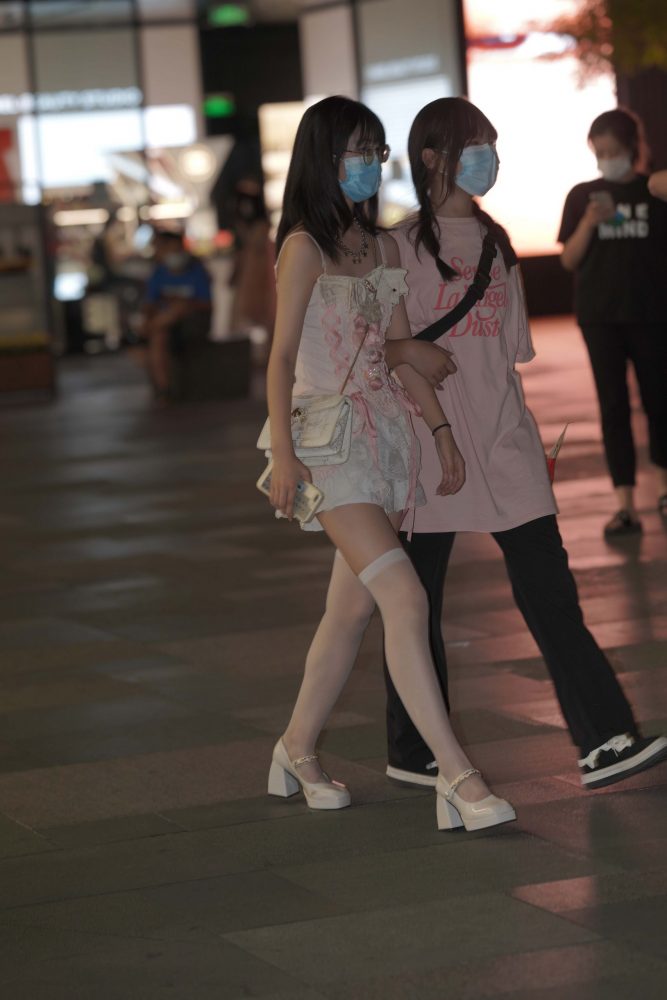 正在逛街的粉色连衣裙妹子【76P】YA6443-小鹿图库