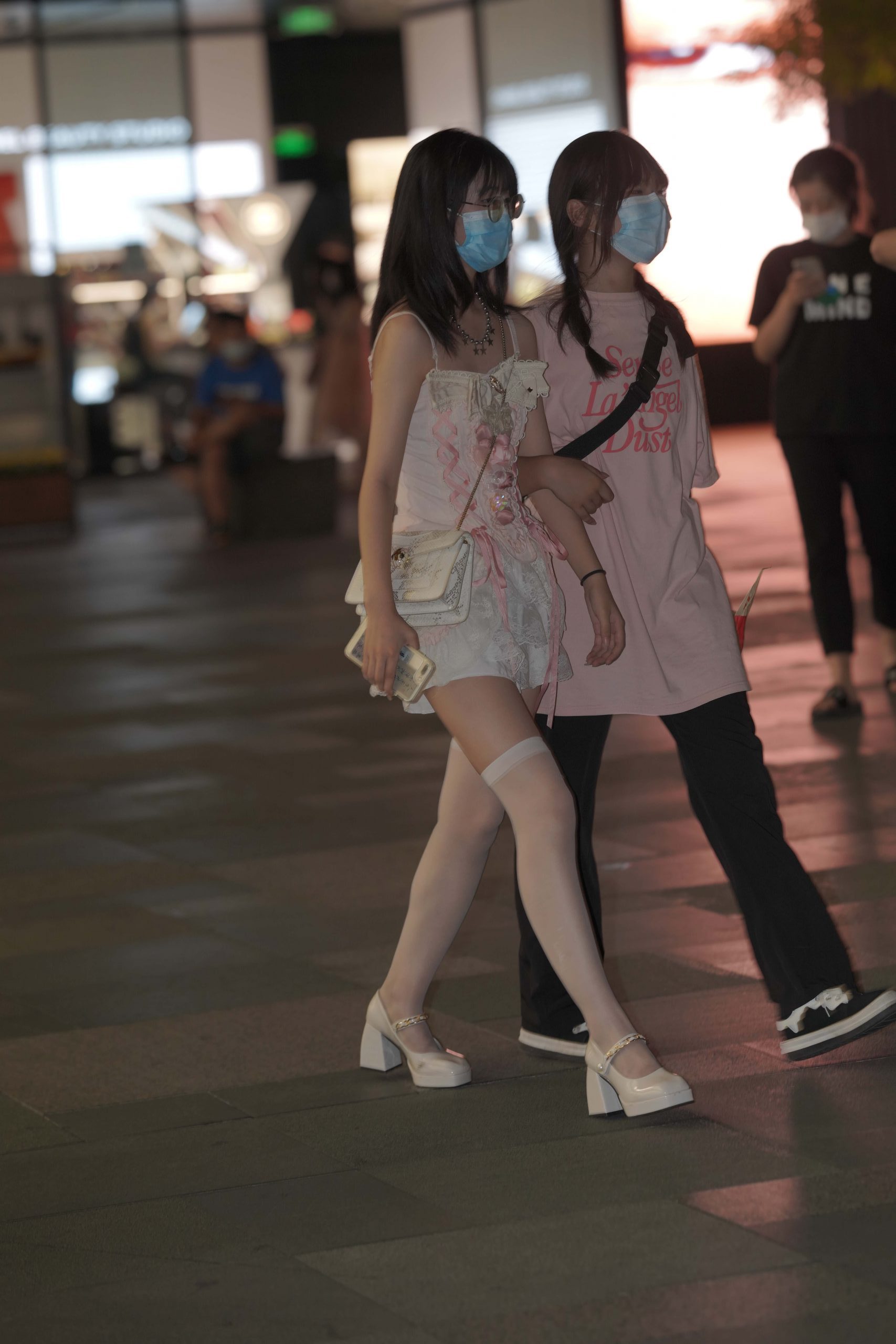 图片[2]-正在逛街的粉色连衣裙妹子【76P】YA6443-小鹿图库